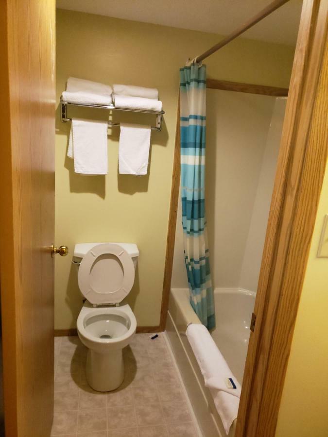 Tower Inn Estevan Zewnętrze zdjęcie