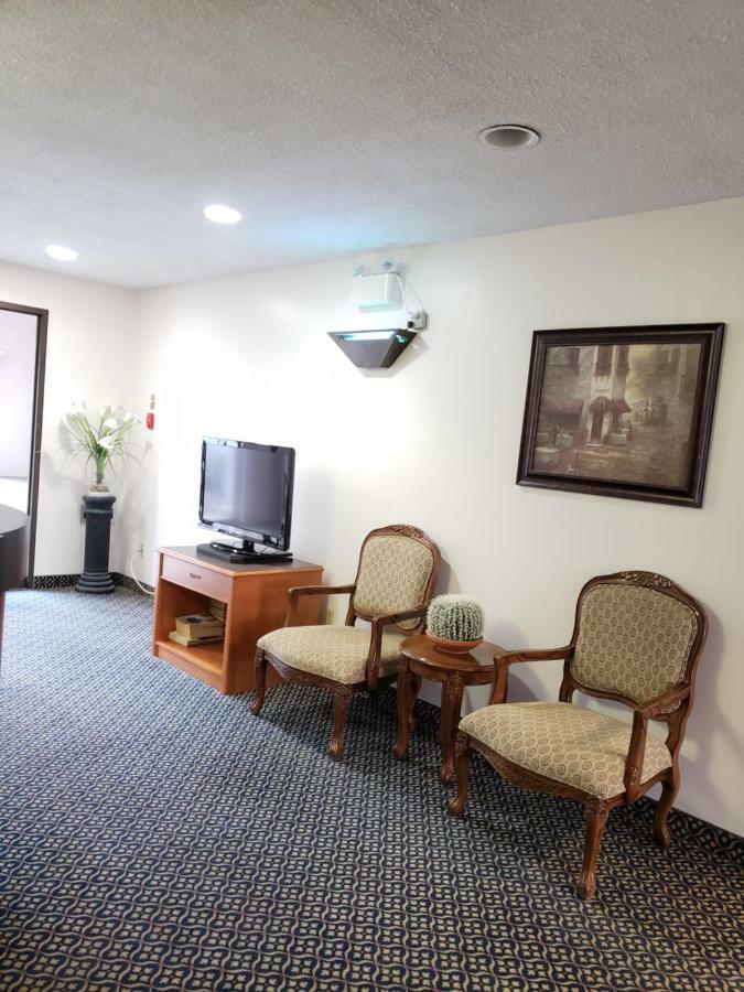 Tower Inn Estevan Zewnętrze zdjęcie