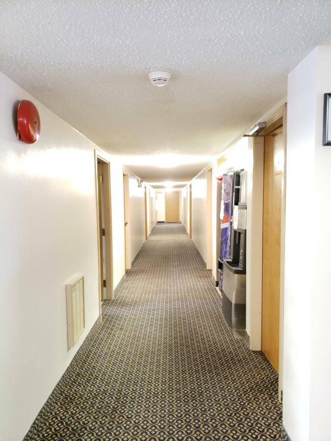 Tower Inn Estevan Zewnętrze zdjęcie