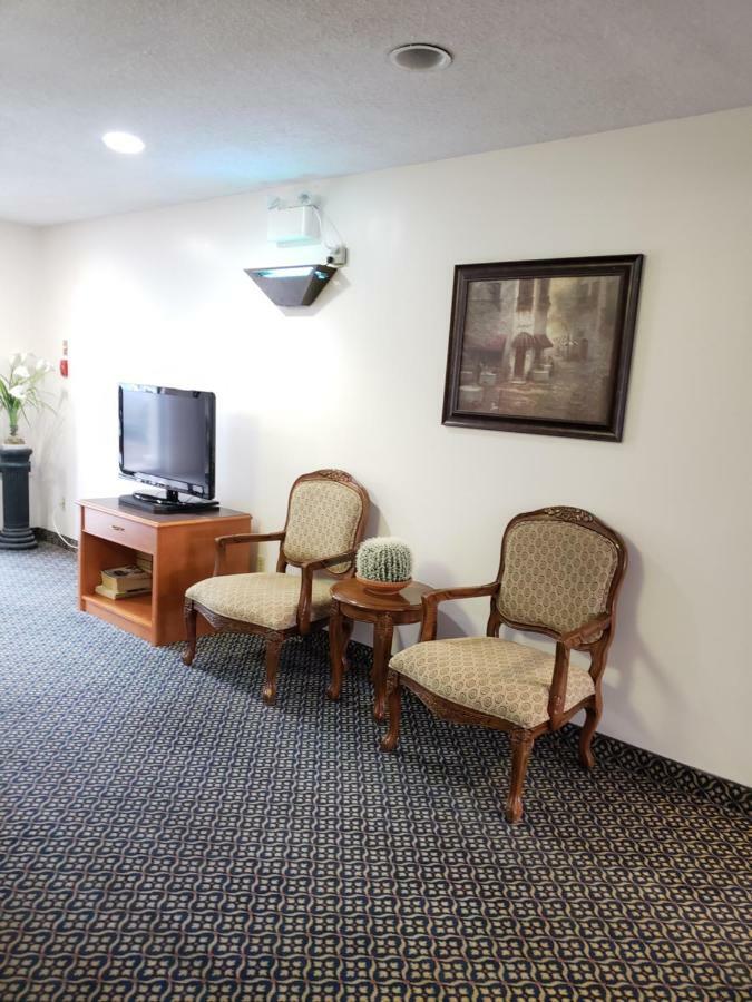 Tower Inn Estevan Zewnętrze zdjęcie