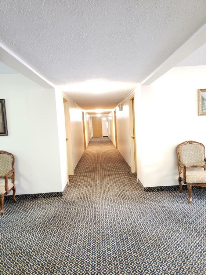 Tower Inn Estevan Zewnętrze zdjęcie
