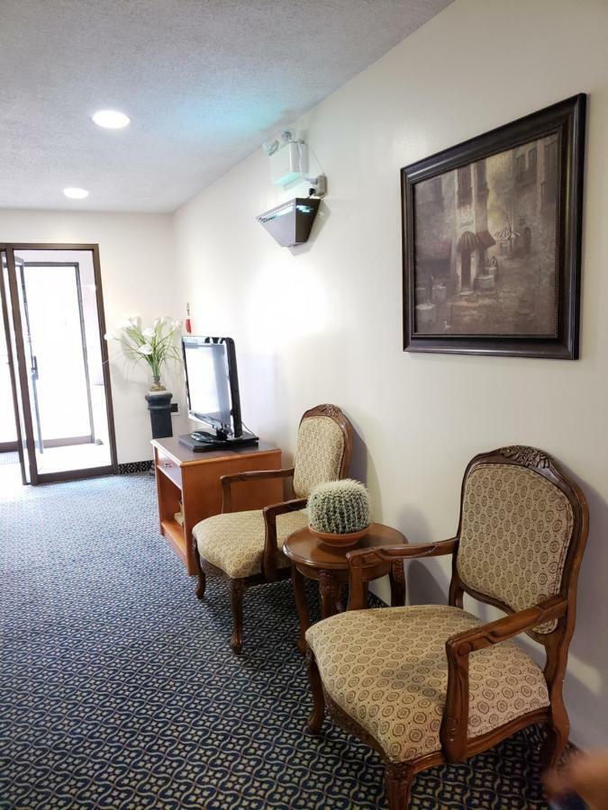 Tower Inn Estevan Zewnętrze zdjęcie
