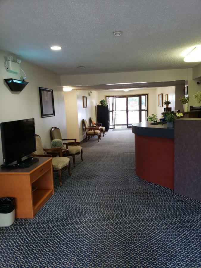 Tower Inn Estevan Zewnętrze zdjęcie