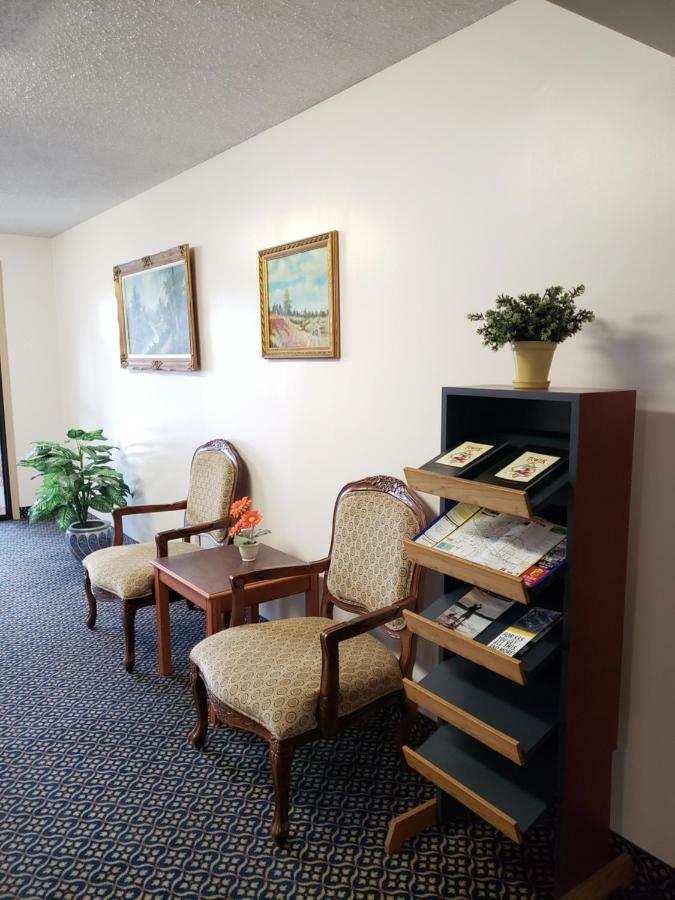 Tower Inn Estevan Zewnętrze zdjęcie