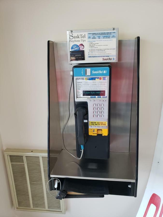 Tower Inn Estevan Zewnętrze zdjęcie