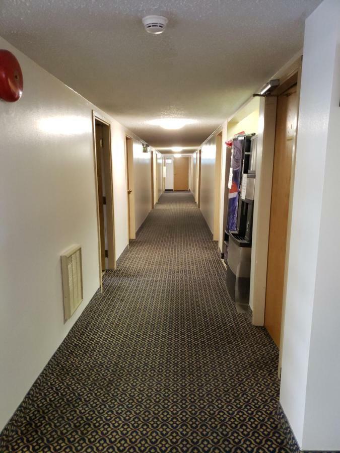 Tower Inn Estevan Zewnętrze zdjęcie